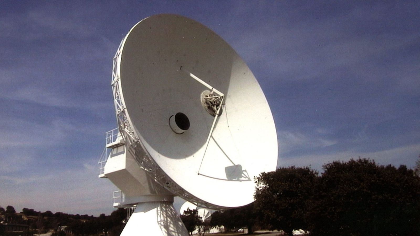 Dos trillones de átomos - Visita a la Agencia Espacial Europea - 17/11/19 - escuchar ahora