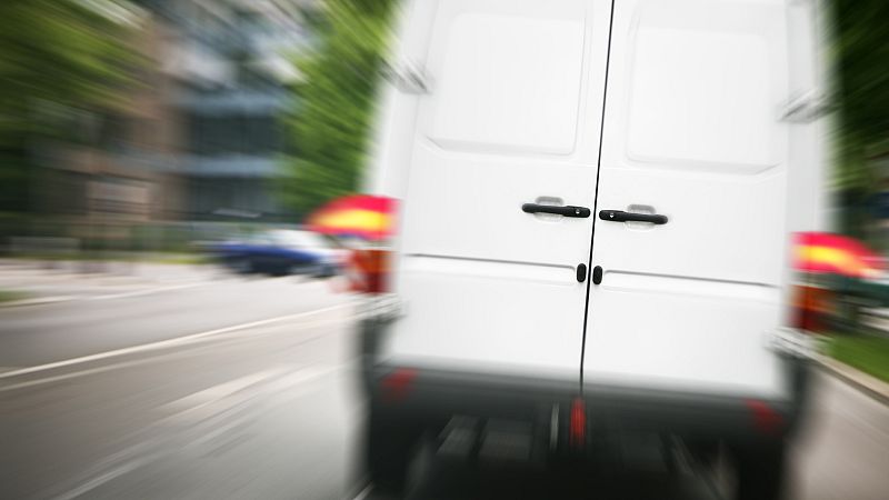 Las mañanas de RNE con Íñigo Alfonso - Una furgoneta revienta la frontera de Ceuta con 52 inmigrantes