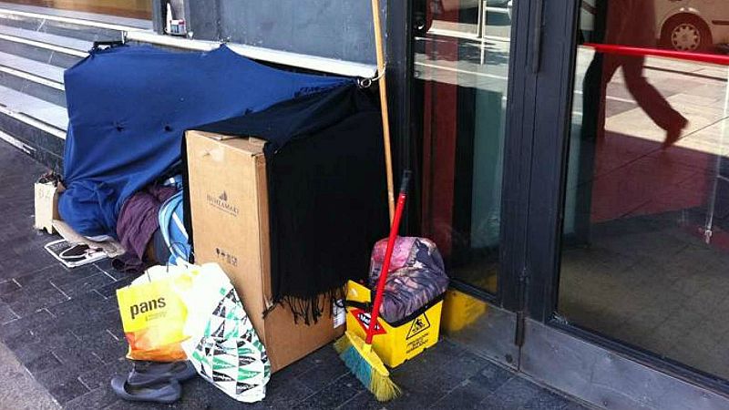 14 horas - Las familias que duermen en las calles de Madrid - Escuchar ahora