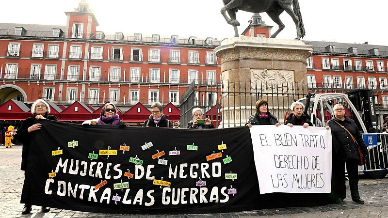 14 horas fin de semana - Concentración silenciosa de las Mujeres de Negro contra la violencia machista - Escuchar ahora
