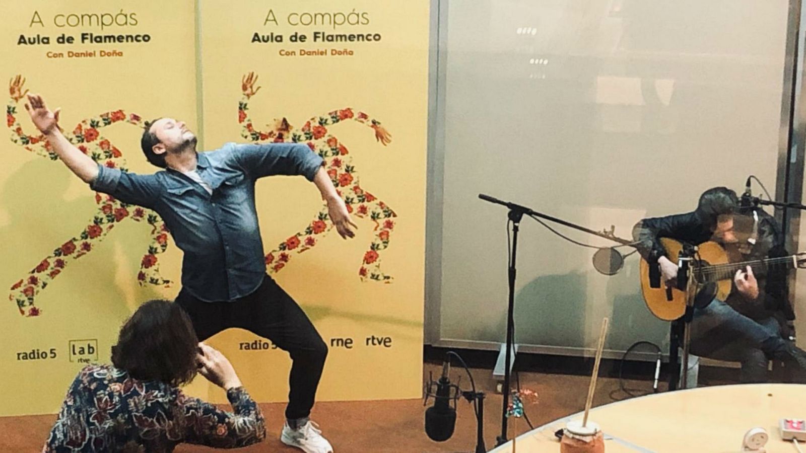 A compás - Aula de flamenco - Malagueñas flamencas - 28/11/19 - escuchar ahora