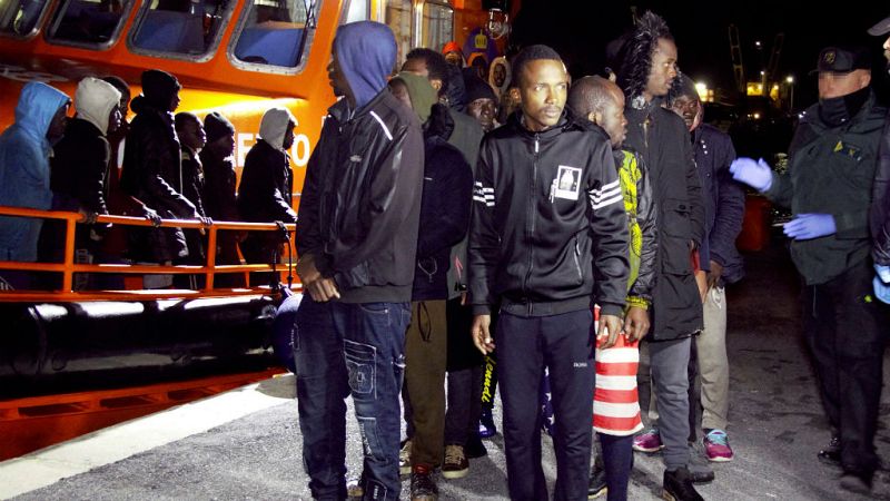 Las mañanas de RNE con Íñigo Alfonso - Continúa la búsqueda de 60 inmigrantes en aguas de Mauritania - Escuchar ahora