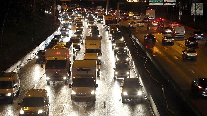Todo Noticias - Mañana - 500 km de atascos en París por la huelga de transportes - Escuchar ahora