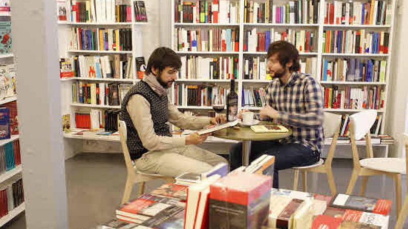 Solamente una vez - Tipos Infames - Escuchar ahora