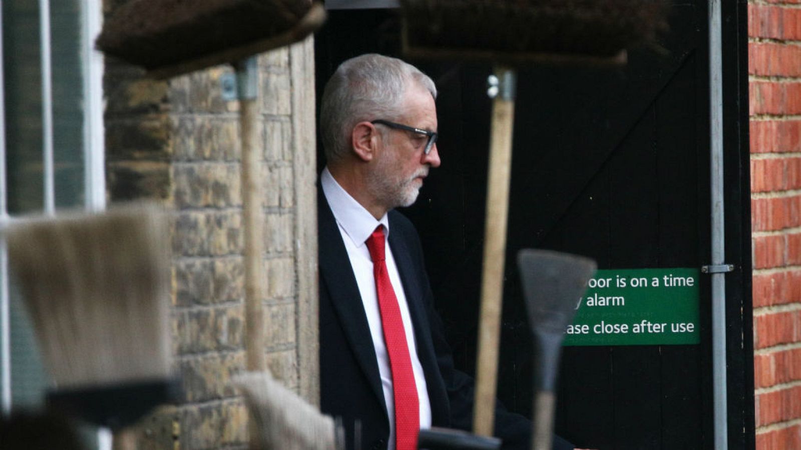 Cinco continentes - El fin del aspirante Corbyn - Escuchar ahora