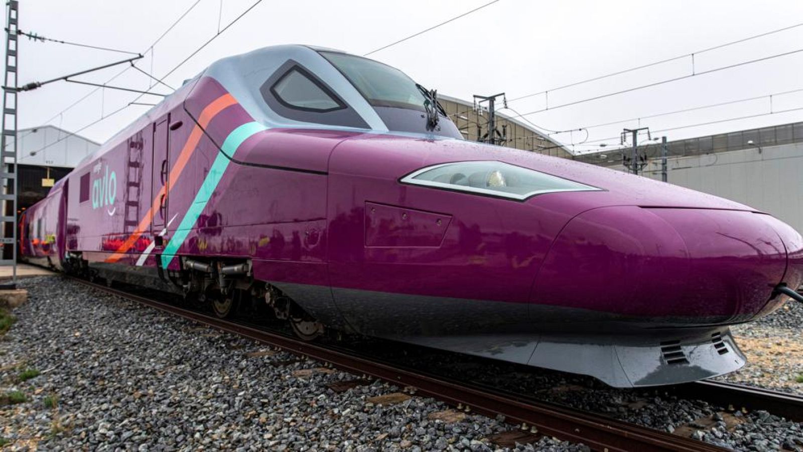 Las mañanas de RNE con Íñigo Alfonso - Viajar en el AVE "Low Cost" costará entre 10 y 60¿ - Escuchar ahora