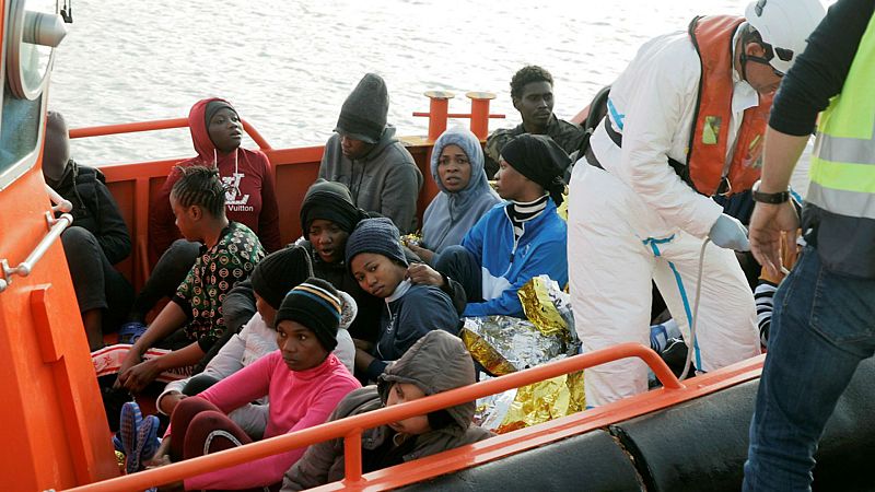 14 horas fin de semana - Los inmigrantes pese al mal tiempo siguen jugándose la vida - Escuchar ahora