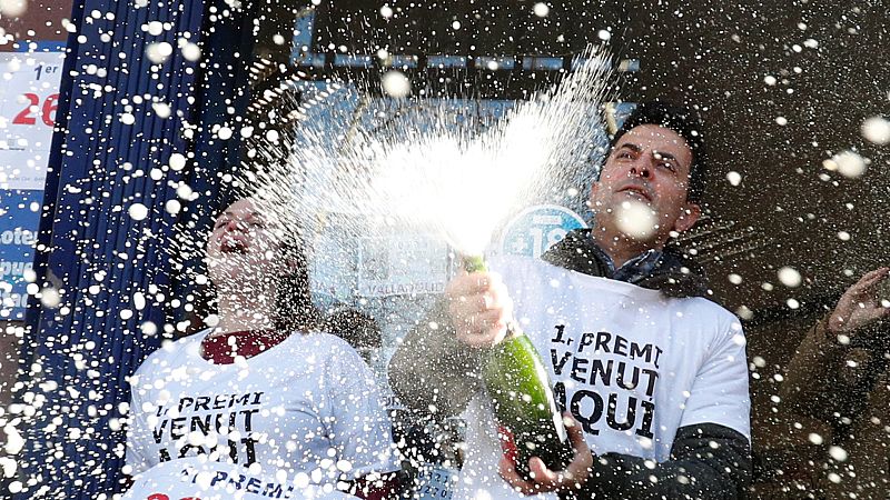 No es un día cualquiera - El centro aragonés Cachirulo de Reus reparte 320 millones del Gordo  - Escuchar ahora