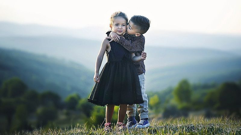 Con bata blanca - Infancias cada vez más cortas - 27/12/19 - escuchar ahora