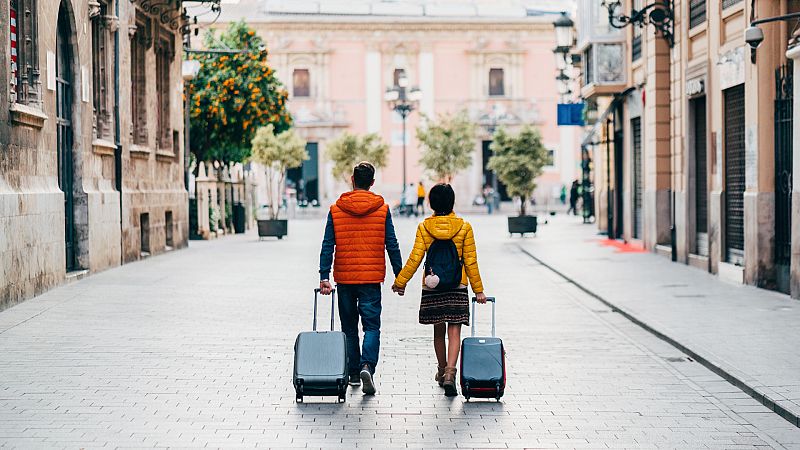 24 horas - Los españoles viajan menos pero gastan más - Escuchar ahora