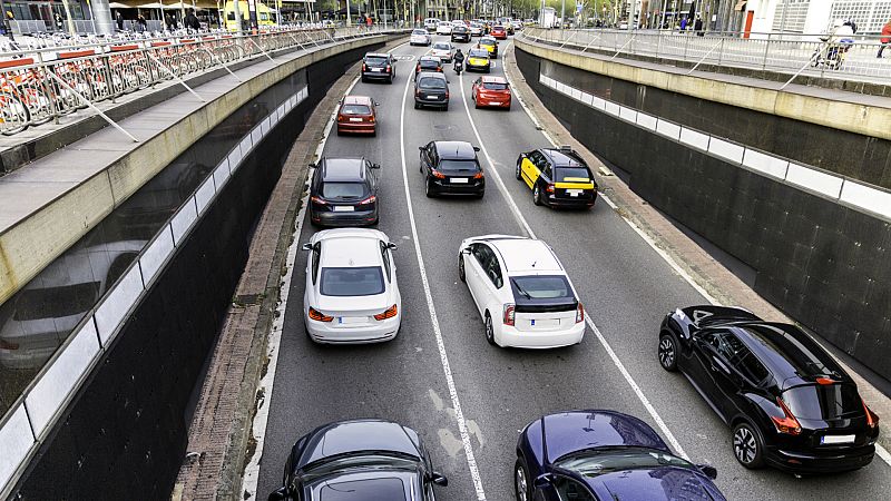 14 horas - Entra en vigor la Zona de Bajas Emisiones de Barcelona que prohíbe circular a los coches contaminantes