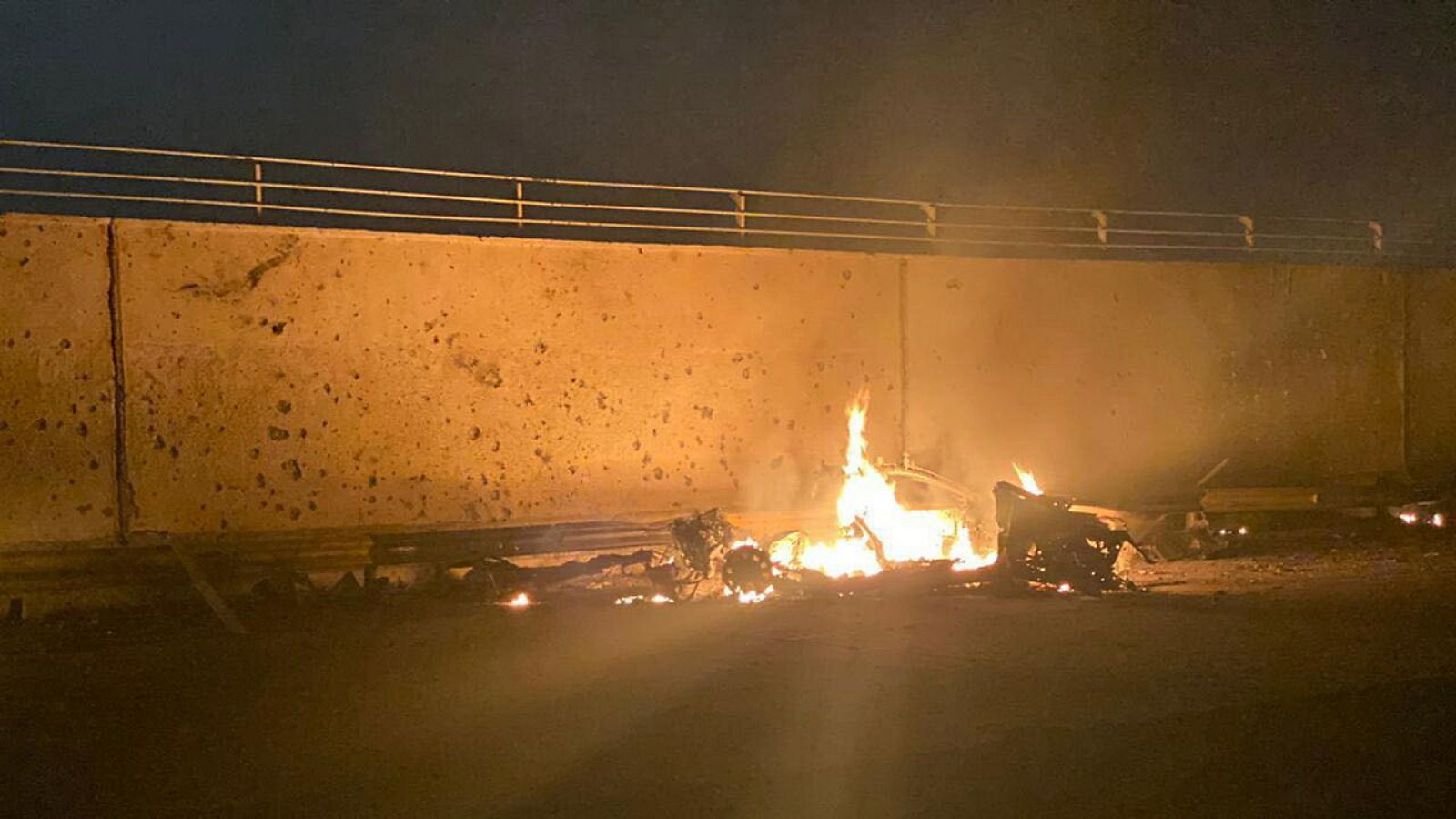 Boletines RNE - Estados Unidos mata a un importante general iraní en un ataque al aeropuerto de BagdadEstados Unidos mata a un importante general iraní en un ataque al aeropuerto de Bagdad - Escuchar ahora