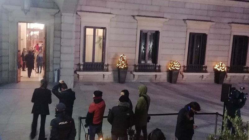 24 horas fin de semana - 20 horas - Un patio glido en el Congreso punto de encuentro de sus seoras - Escuchar ahora