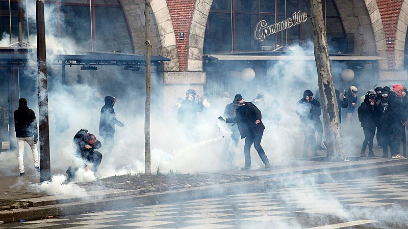 Boletines RNE -  En Francia el gobierno retira "provisionalmente" medida sobre edad de jubilación