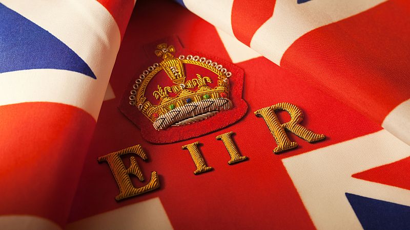 Boletines RNE - Isabel II respeta la decisión de los duques de Sussex y habla de "etapa de transición" - Escuchar ahora