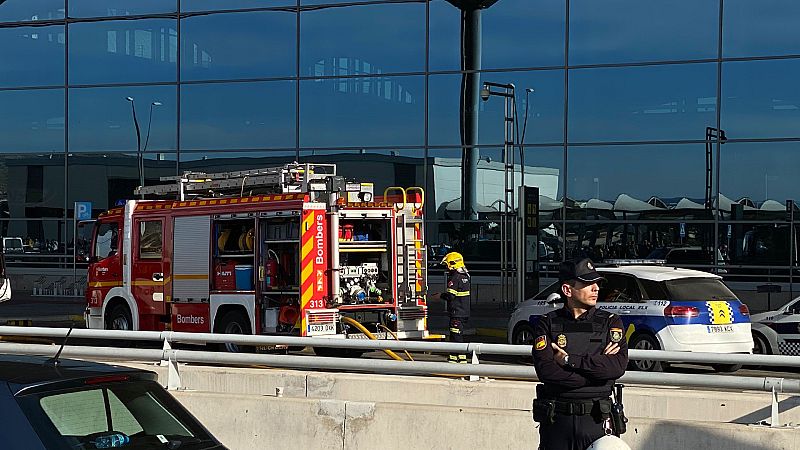 Boletines RNE - Un incendio en el aeropuerto de Alicante obliga a su evacuación y a la restricción de vuelos