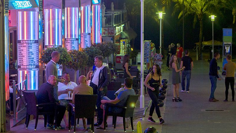 14 horas - La batalla de Baleares contra el turismo de borrachera: alegría entre los vecinos; malestar en el sector hotelero - Escuchar ahora