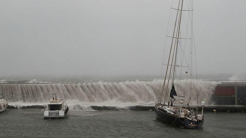 Boletines RNE -  Continúa la búsqueda de cuatro desaparecidos por el temporal Gloria - Escuchar ahora