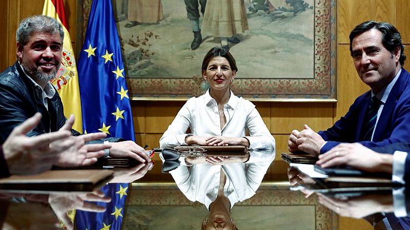 24 horas - Gobierno, patronal y sindicatos acuerdan subir el salario mínimo a 950 euros - Escuchar ahora