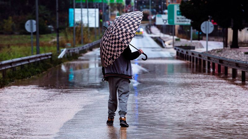 Activado el nivel uno de alerta con calles anegadas y desalojos en Málaga | Escuchar