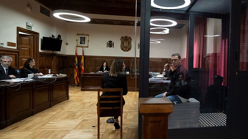 Boletines RNE - Fuertes medidas de seguridad en el juicio contra el conocido como Igor 'el Ruso'