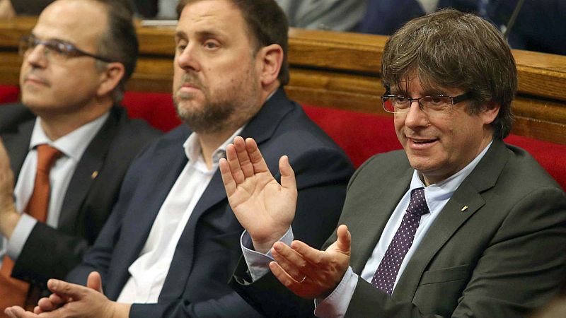 Boletines RNE - 4.100.000 euros exige el Tribunal de Cuentas por el referéndum ilegal - Escuchar ahora