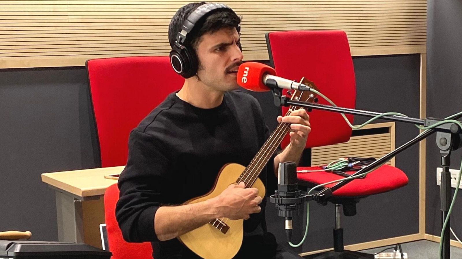 Rodrigo Cuevas, entre lo tracicional y lo moderno - Escuchar ahora