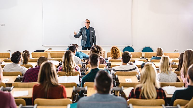 14 horas - Los profesores asociados denuncian su precariedad y no descartan movilizaciones