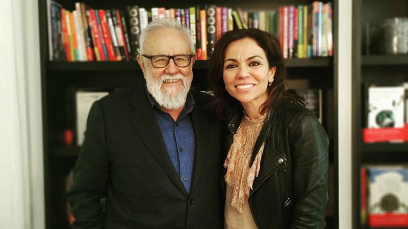 Libros de Arena - Gonzalo Suárez  escribe "La musa intrusa"