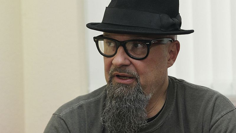 Boletines RNE - El Constitucional anula la condena sobre el cantante César Strawberry - Escuchar ahora