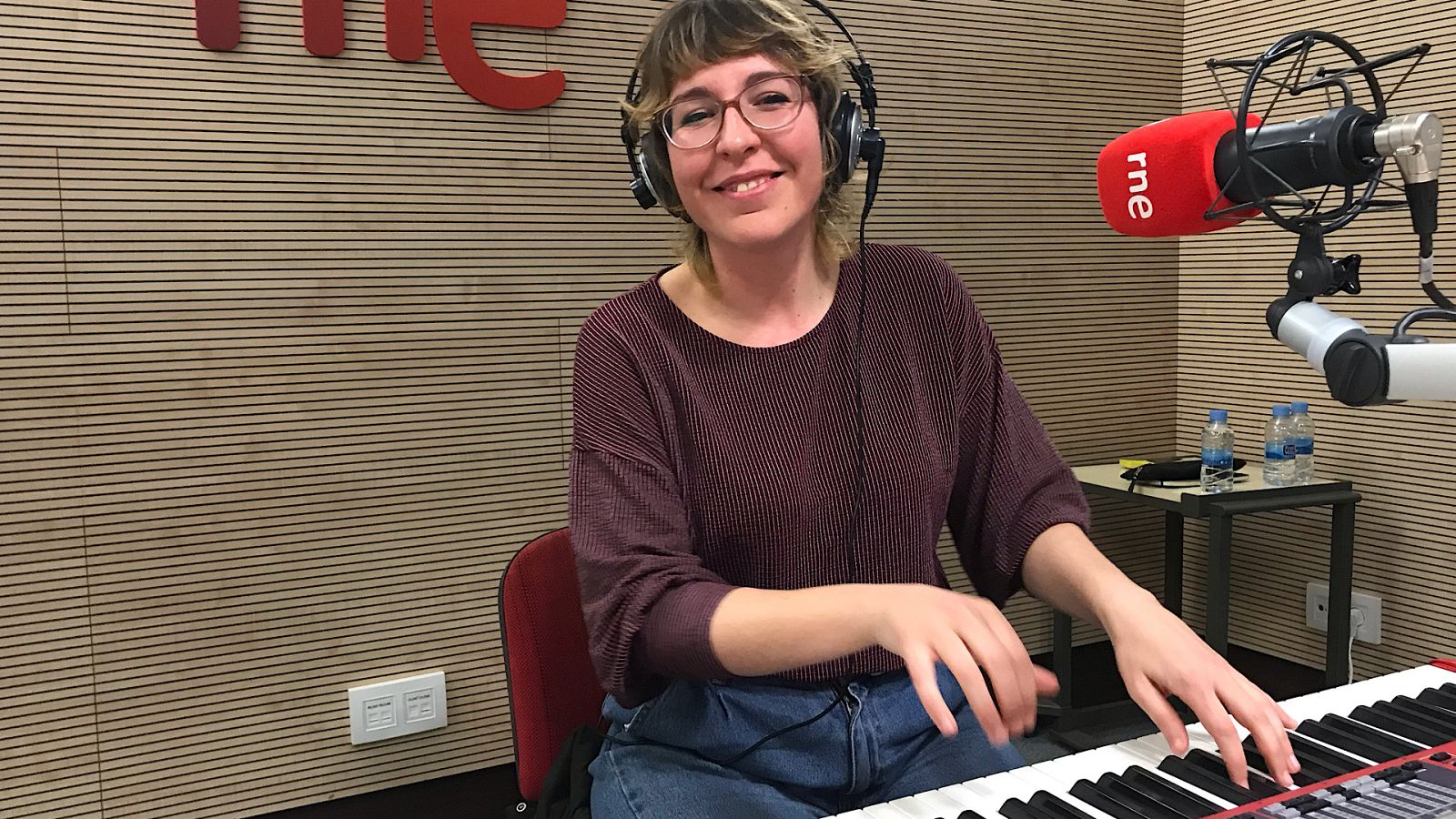 Érika López y su desnudo acústico - Escuchar ahora