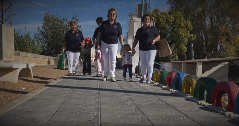 Amas de casa reivindican su trabajo con un videoclip: "Es el momento" - Escuchar ahora