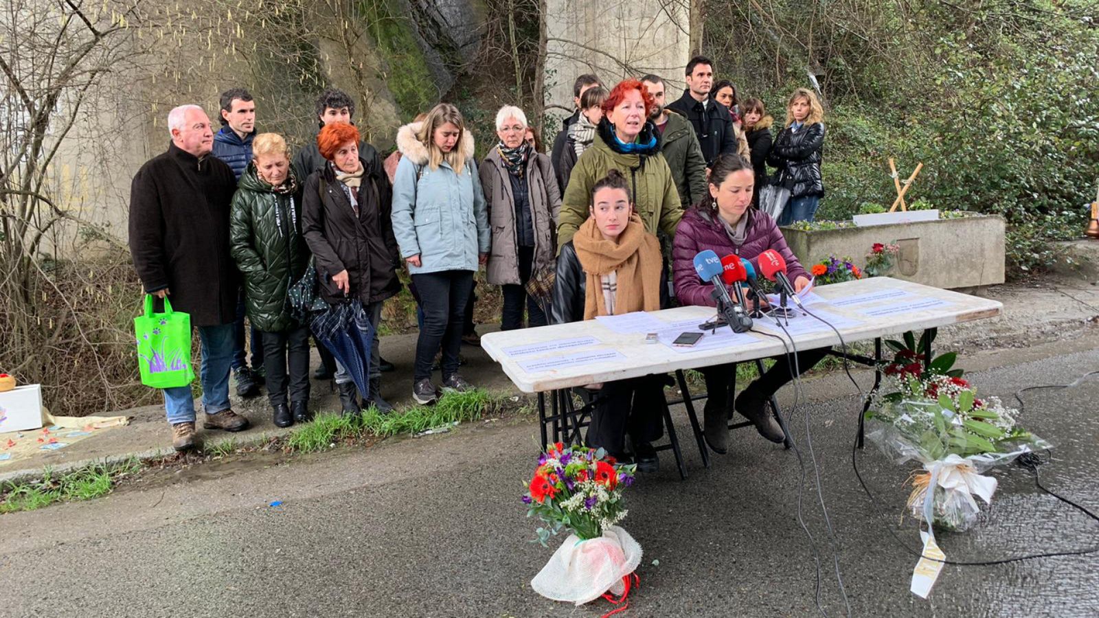 14 Horas Fin de Semana - Concentración de los familiares de los dos desaparecidos en Zaldívar