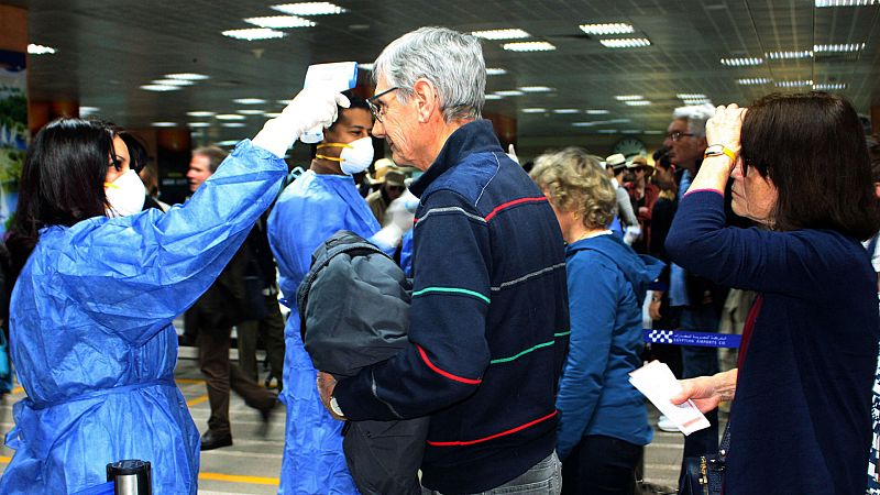 Boletines RNE - Cientos de españoles confinados en hoteles y cruceros en Egipto por el coronavirus - Escuchar ahora