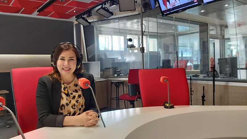 Solamente una vez - La virtud de Elena Martín Calvo como alegróloga - Escuchar ahora