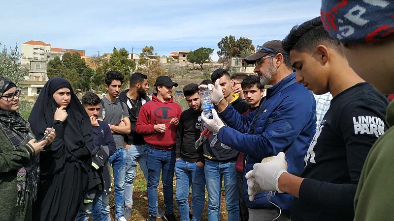 Por tres razones - Proyecto Almazara, la formación de olivicultores del Líbano - Escuchar ahora