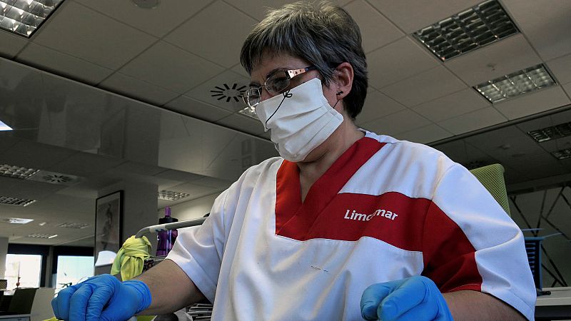 Boletines RNE - Las empleadas del hogar reclaman ayudas eficaces para todas por la crisis del COVID-19