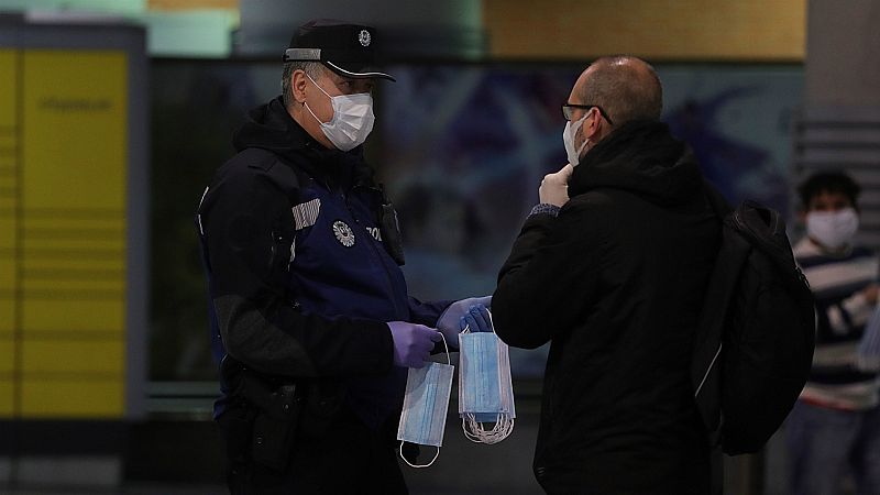 14 horas - El reparto desigual de mascarillas en el transporte público madrileño - Escuchar ahora