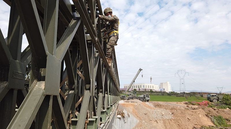 Boletines RNE - El Ejército reconstruye el puente de Montblanc arrasado por el temporal