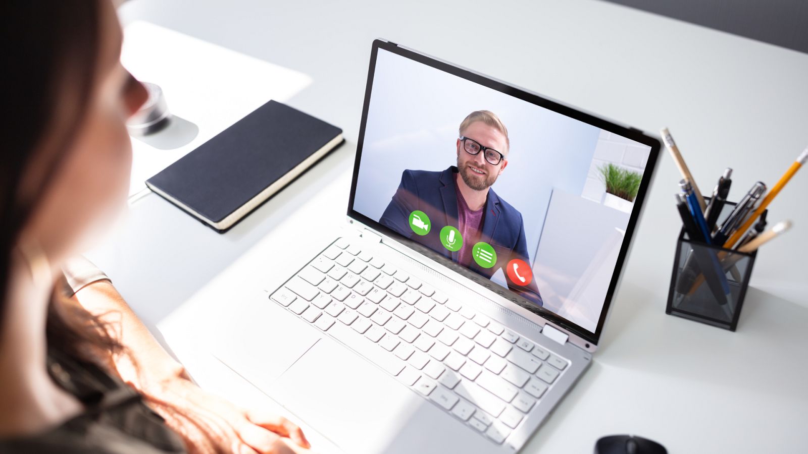 Boletines RNE - Los notarios podrán realizar trámites del ICO de forma telemática - Escuchar ahora