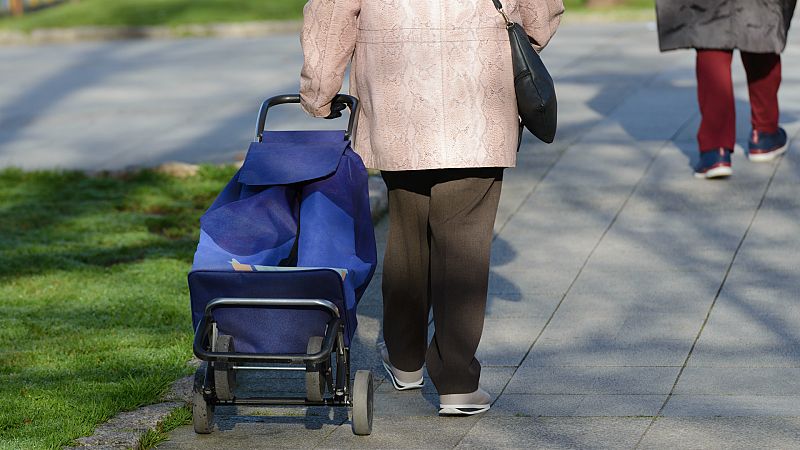 14 horas - Jennifer y Carlos malviven con 400 euros al mes: "Prescindimos de todo para que no le falte comida a nuestra hija"