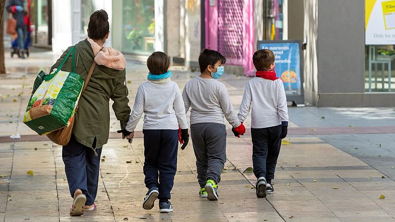 España a las 8 Fin de Semana - La Generalitat presenta un plan para la salida de los niños la semana que viene