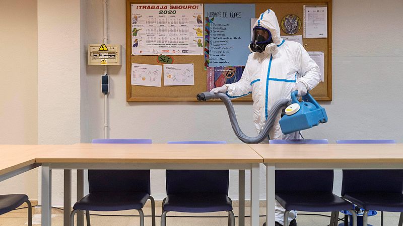 14 horas Fin de Semana - 65 sanitarios aislados en Cartagena tras comprobar que habían usado mascarillas del lote retirado por Sanidad