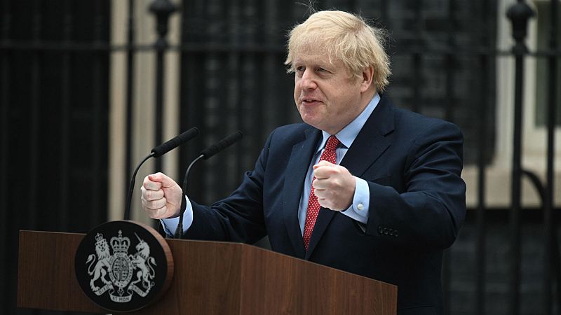 Boletines RNE - Johnson dice que es pronto para relajar el confinamiento