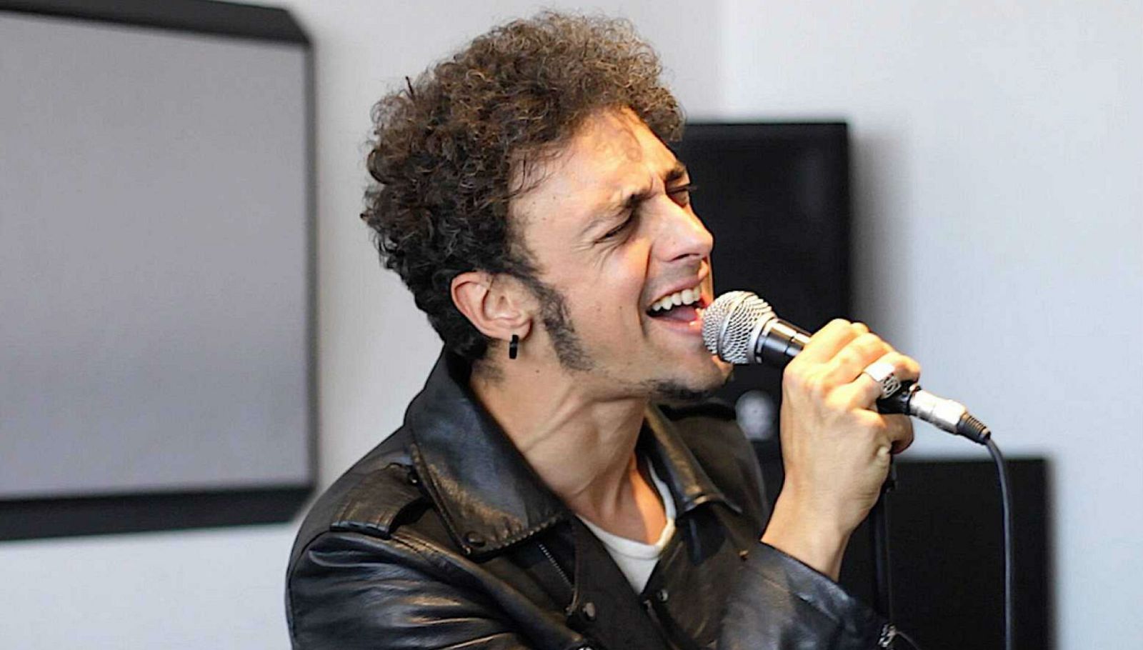 Las mañanas de RNE con Íñigo Alfonso - Shinova: "Saldremos adelante, tenemos que tener mirada en el futuro realista pero positiva" - Escuchar ahora