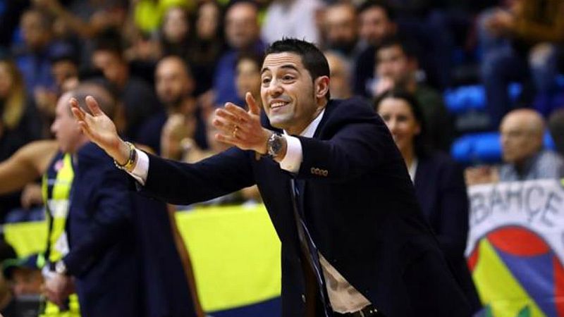 El vestuario en Radio 5 - Víctor Lapeña: "Es un honor el premio a mejor técnico de la Euroliga" - Escuchar ahora