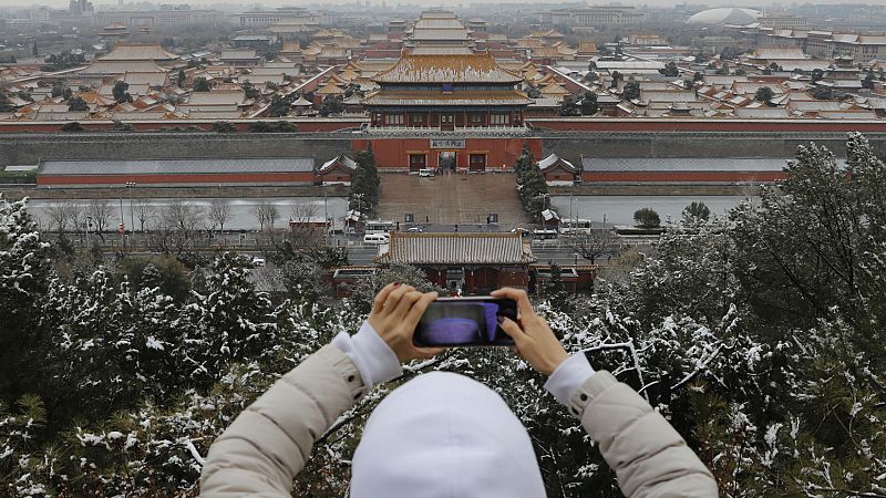 14 horas - Pekín rebaja su nivel de riesgo y reabre la Ciudad Prohibida