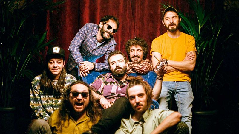 Solamente una vez - Alberto & García nos avanzan Flores negras - Escuchar ahora