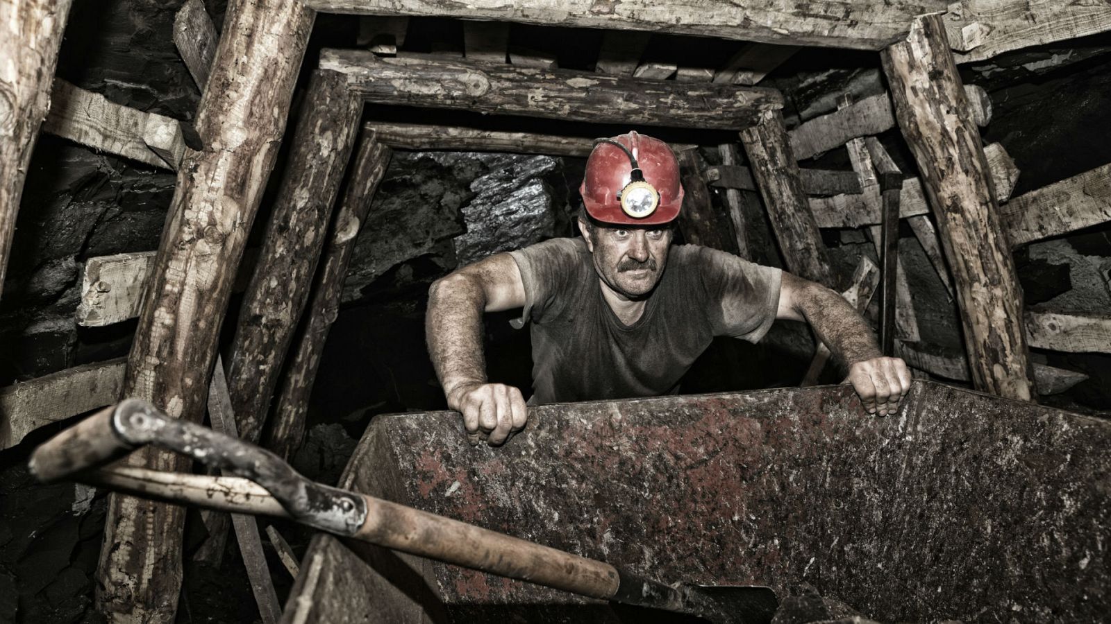 En primera persona - Bajamos a una mina emblemática que ya no existe. Queda su memoria - 12/05/20 - escuchar ahora