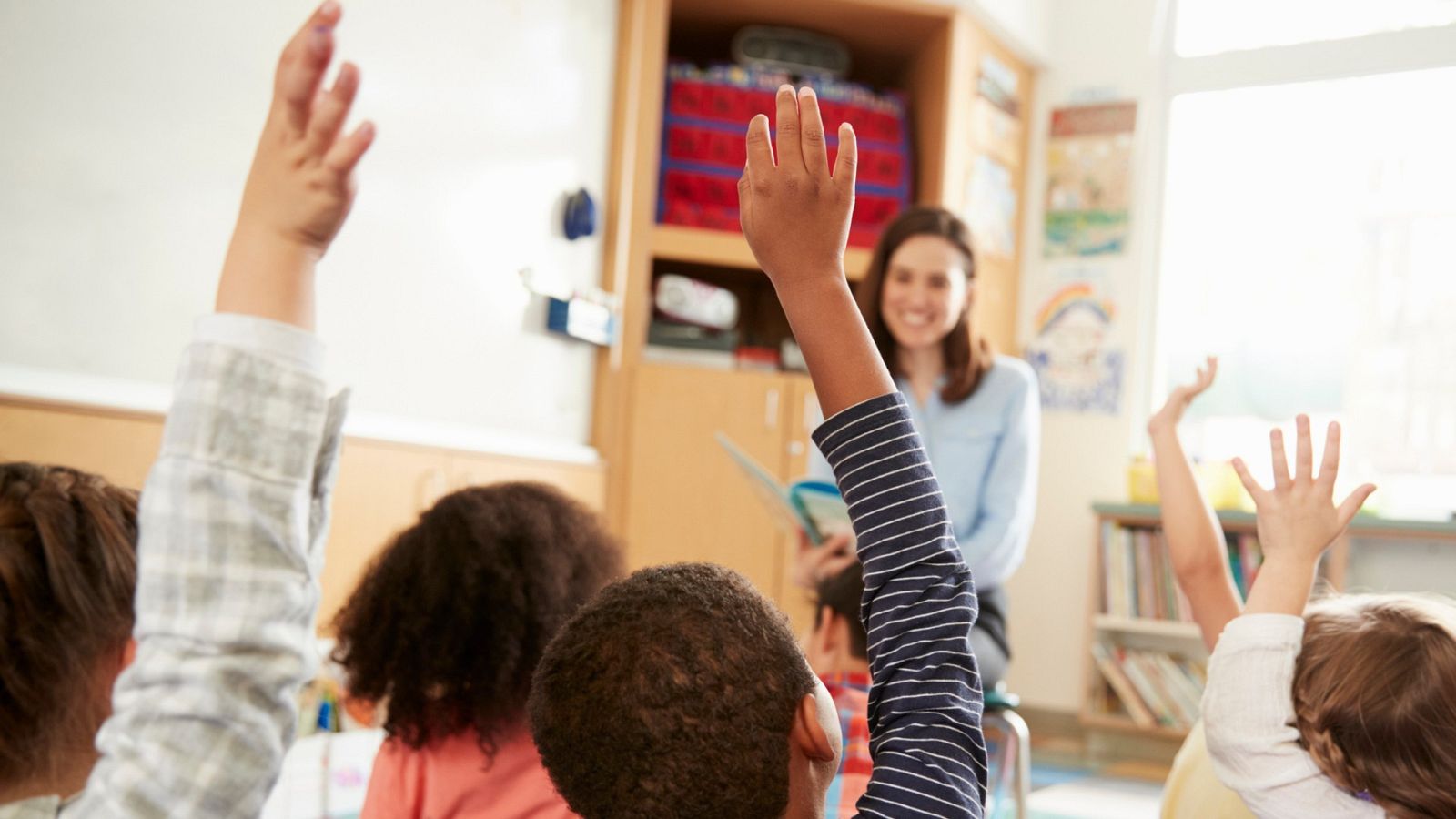 Por tres razones - La improbable vuelta a las aulas de la educación infantil - Escuchar ahora